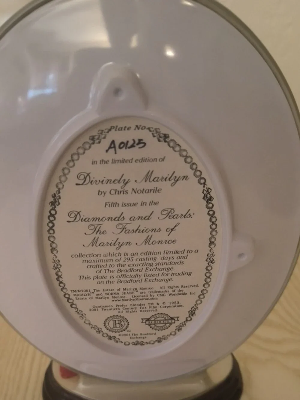 Marilyn Monroe Diamonds & Pearls Divinely Marilyn  Statue Plate - Limited